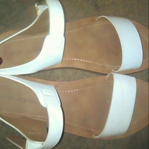 white and tan sandals size 8 Solanz brand